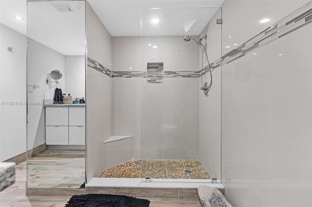 На продажу: $374,900 (2 спален, 2 ванн, 1434 Квадратных фут)