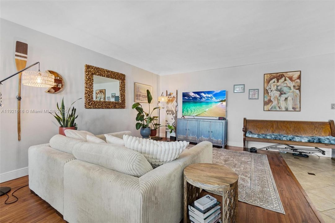 На продажу: $374,900 (2 спален, 2 ванн, 1434 Квадратных фут)