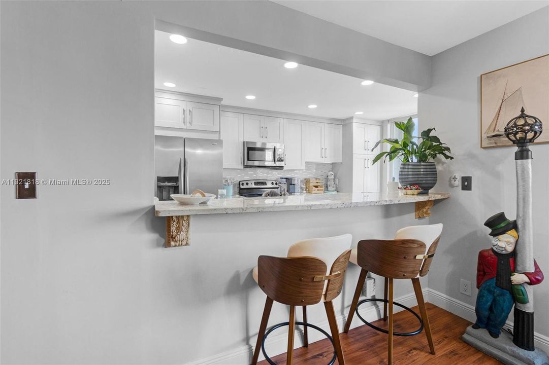 На продажу: $374,900 (2 спален, 2 ванн, 1434 Квадратных фут)