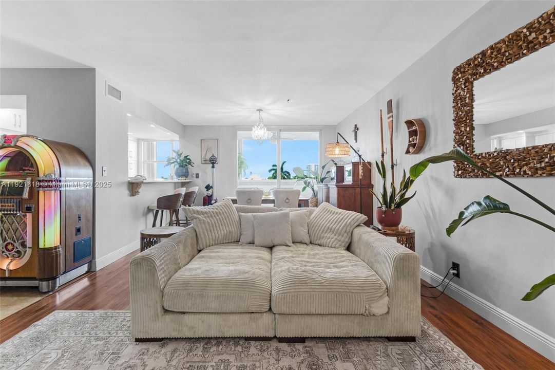 На продажу: $374,900 (2 спален, 2 ванн, 1434 Квадратных фут)