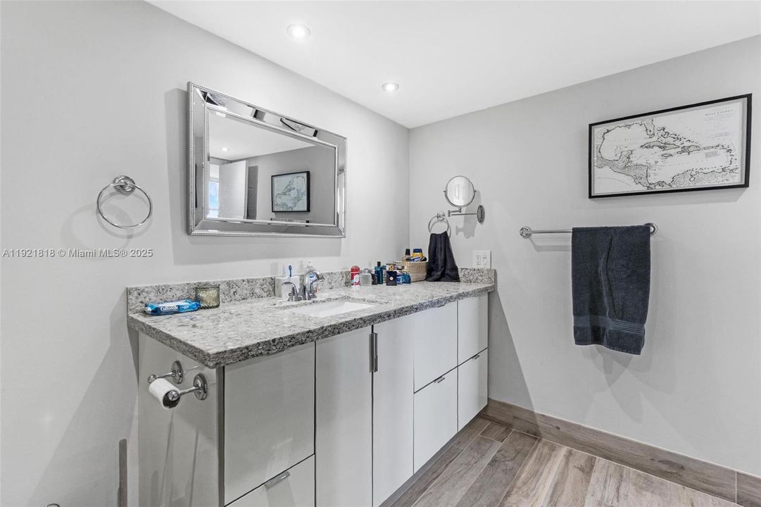 На продажу: $374,900 (2 спален, 2 ванн, 1434 Квадратных фут)