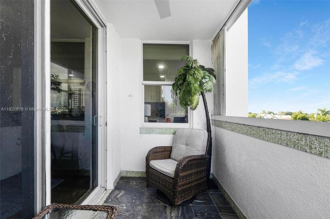 На продажу: $374,900 (2 спален, 2 ванн, 1434 Квадратных фут)