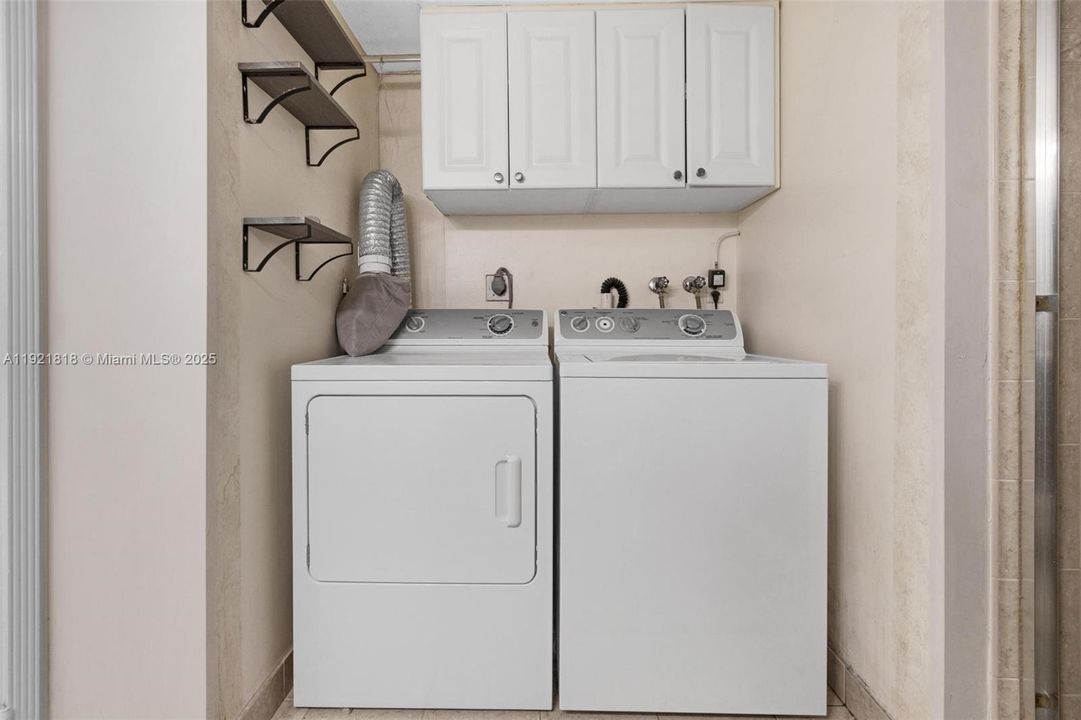 На продажу: $374,900 (2 спален, 2 ванн, 1434 Квадратных фут)