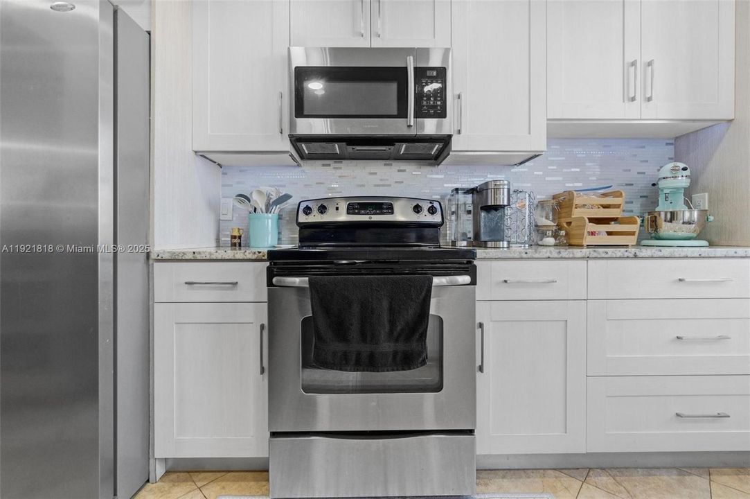 На продажу: $374,900 (2 спален, 2 ванн, 1434 Квадратных фут)