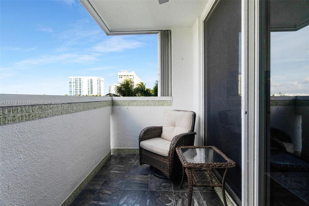 На продажу: $374,900 (2 спален, 2 ванн, 1434 Квадратных фут)