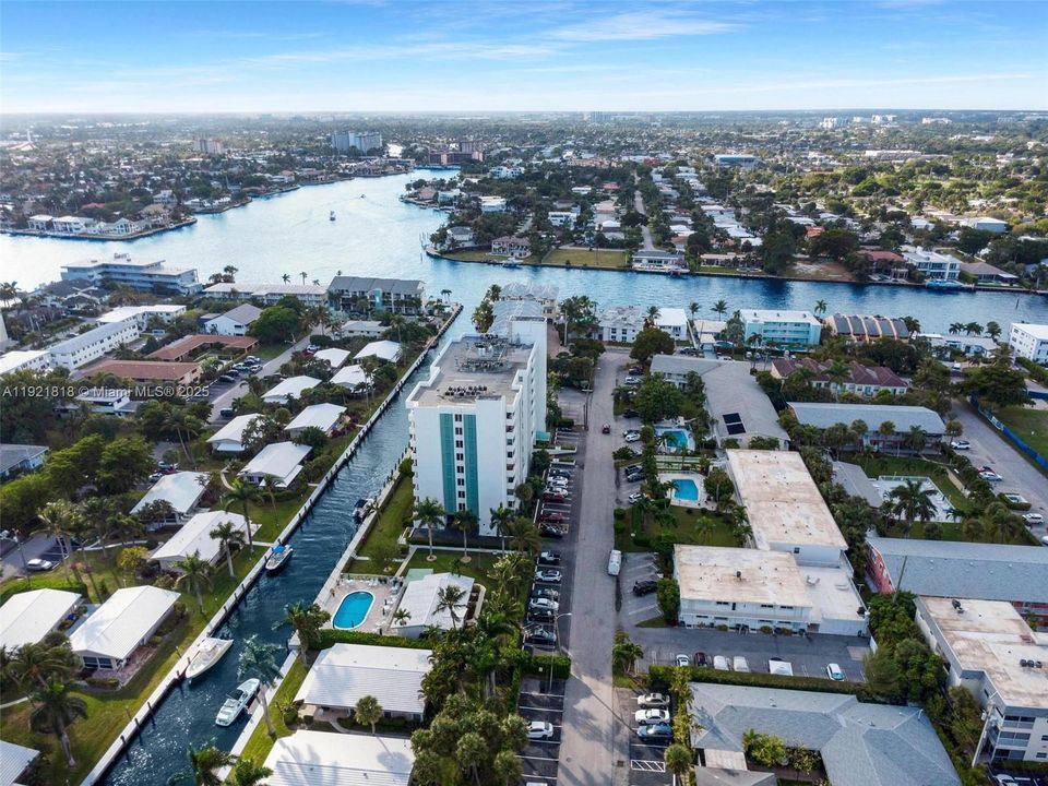 На продажу: $374,900 (2 спален, 2 ванн, 1434 Квадратных фут)