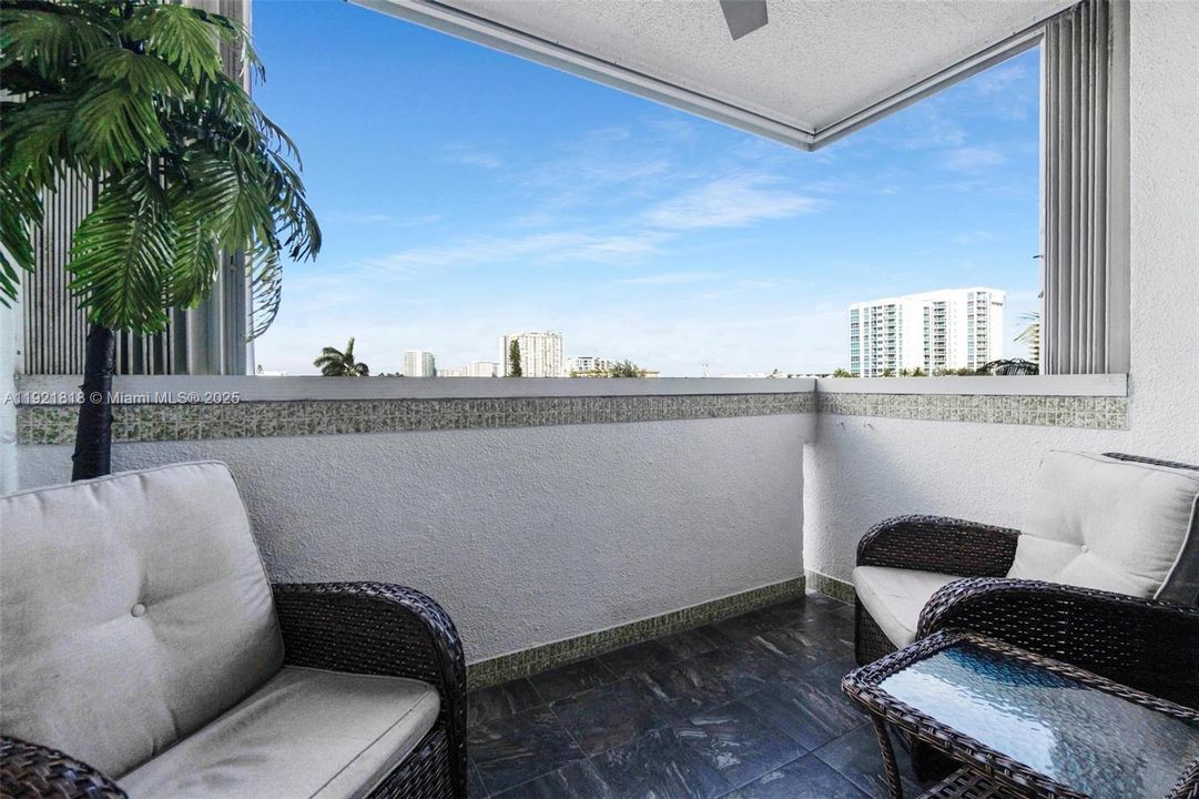 На продажу: $374,900 (2 спален, 2 ванн, 1434 Квадратных фут)