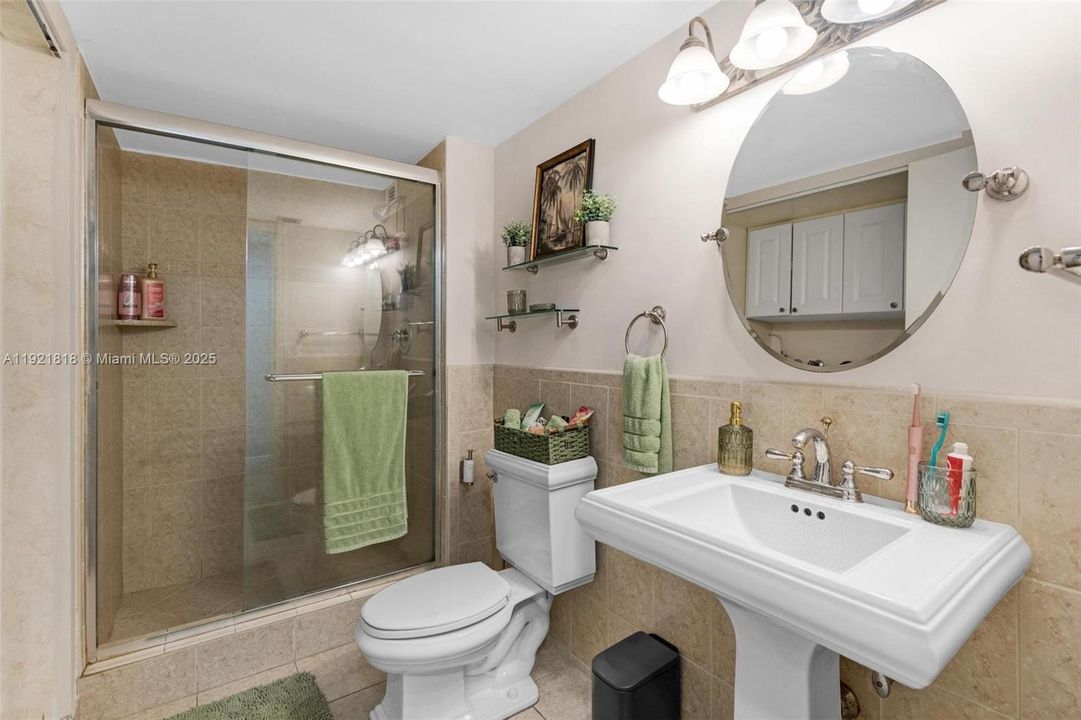 На продажу: $374,900 (2 спален, 2 ванн, 1434 Квадратных фут)