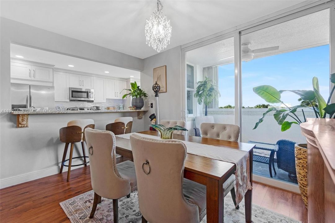 На продажу: $374,900 (2 спален, 2 ванн, 1434 Квадратных фут)