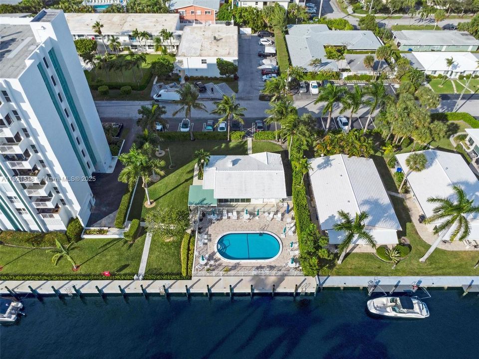 На продажу: $374,900 (2 спален, 2 ванн, 1434 Квадратных фут)