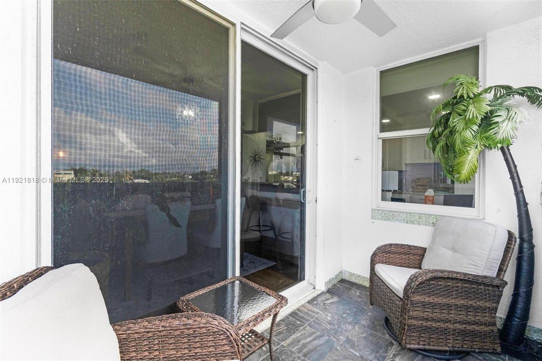 На продажу: $374,900 (2 спален, 2 ванн, 1434 Квадратных фут)