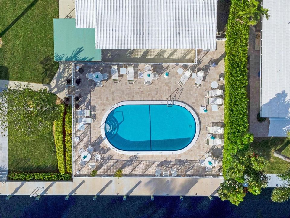 На продажу: $374,900 (2 спален, 2 ванн, 1434 Квадратных фут)