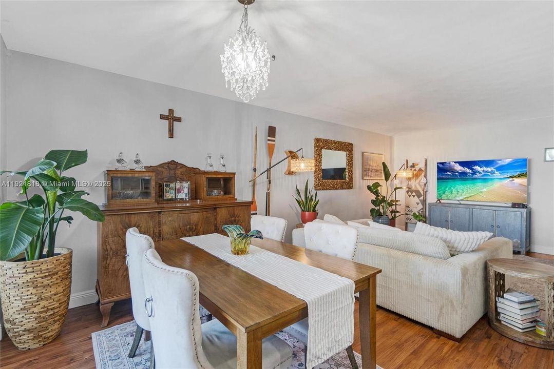 На продажу: $374,900 (2 спален, 2 ванн, 1434 Квадратных фут)