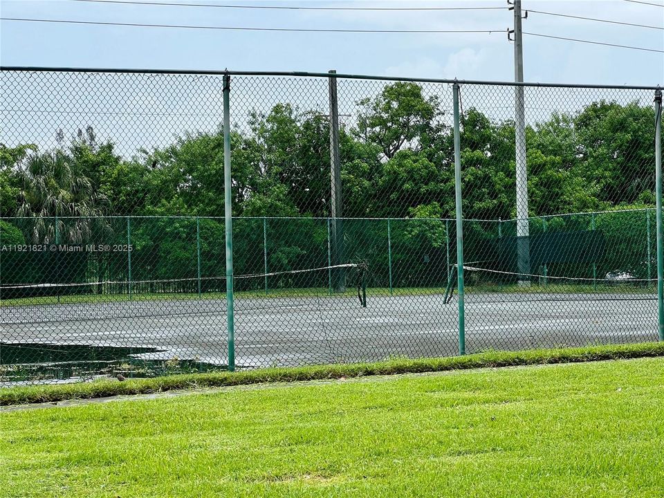 В аренду: $1,850 (2 спален, 2 ванн, 904 Квадратных фут)