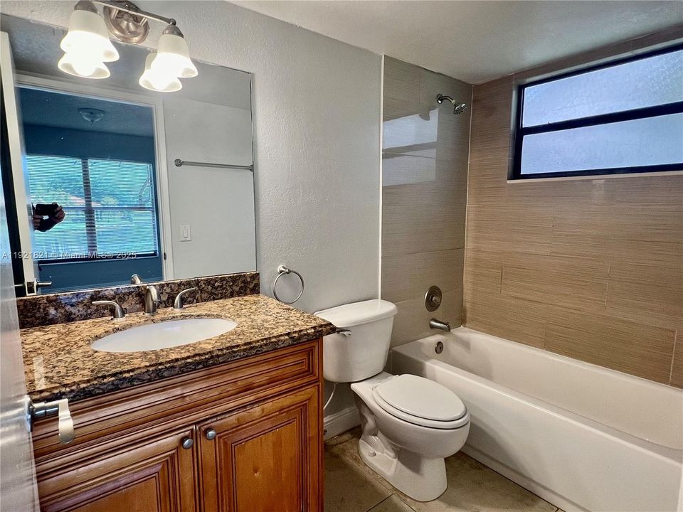 В аренду: $1,850 (2 спален, 2 ванн, 904 Квадратных фут)