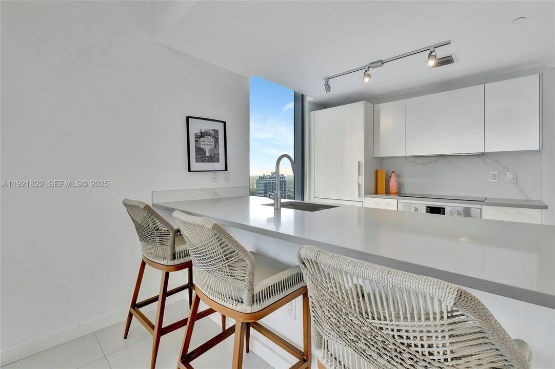 待售: $789,000 (2 贝兹, 2 浴室, 1084 平方英尺)