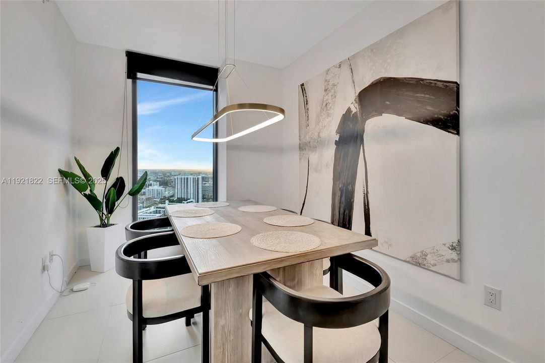 待售: $789,000 (2 贝兹, 2 浴室, 1084 平方英尺)