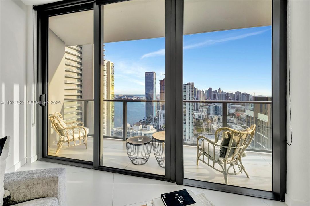 待售: $789,000 (2 贝兹, 2 浴室, 1084 平方英尺)