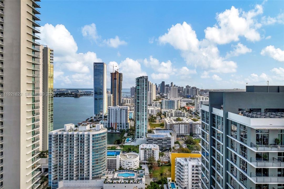 待售: $789,000 (2 贝兹, 2 浴室, 1084 平方英尺)