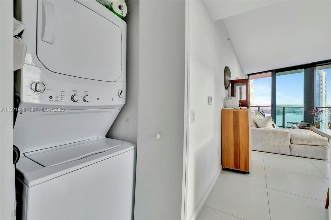 待售: $789,000 (2 贝兹, 2 浴室, 1084 平方英尺)