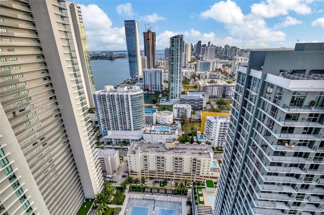 待售: $789,000 (2 贝兹, 2 浴室, 1084 平方英尺)