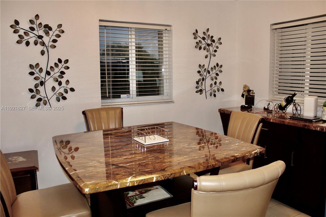 待售: $440,000 (3 贝兹, 2 浴室, 1100 平方英尺)