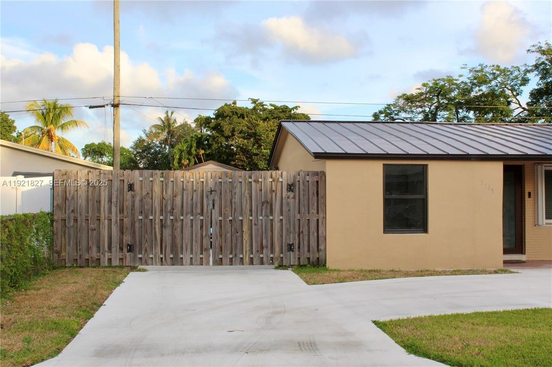 待售: $440,000 (3 贝兹, 2 浴室, 1100 平方英尺)