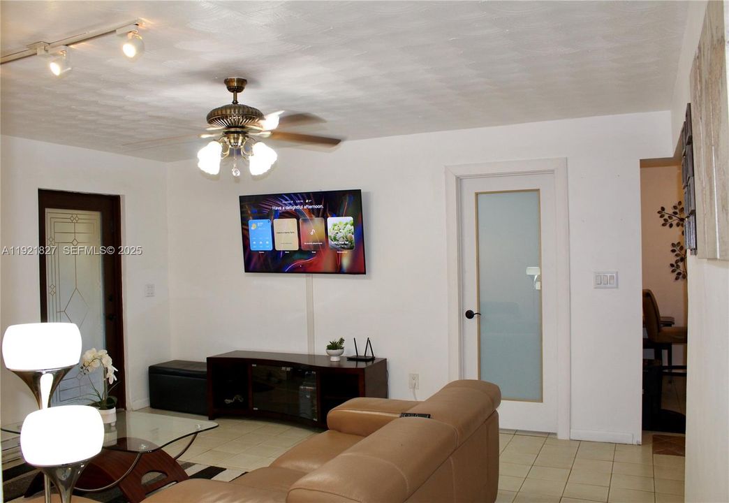 待售: $440,000 (3 贝兹, 2 浴室, 1100 平方英尺)