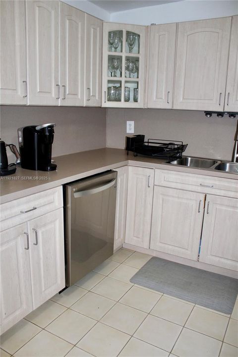 待售: $440,000 (3 贝兹, 2 浴室, 1100 平方英尺)