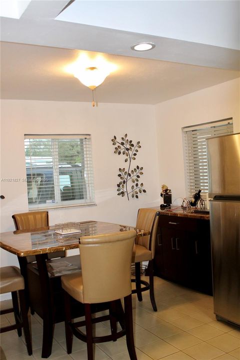 待售: $440,000 (3 贝兹, 2 浴室, 1100 平方英尺)