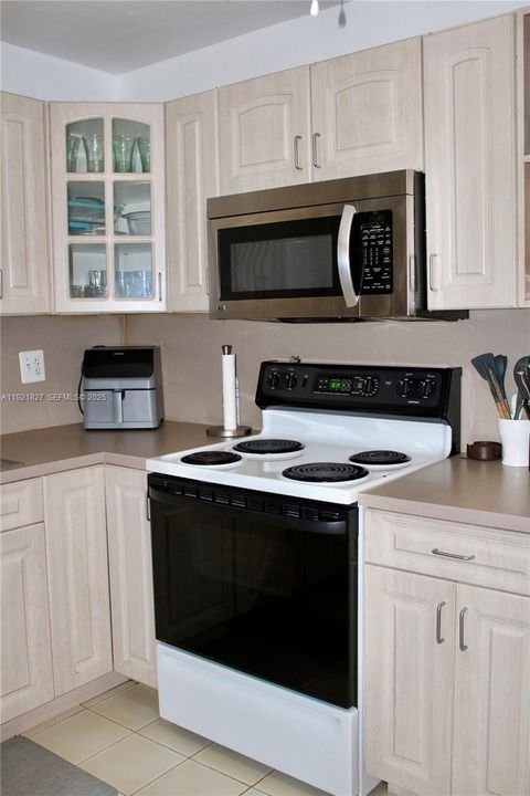 待售: $440,000 (3 贝兹, 2 浴室, 1100 平方英尺)