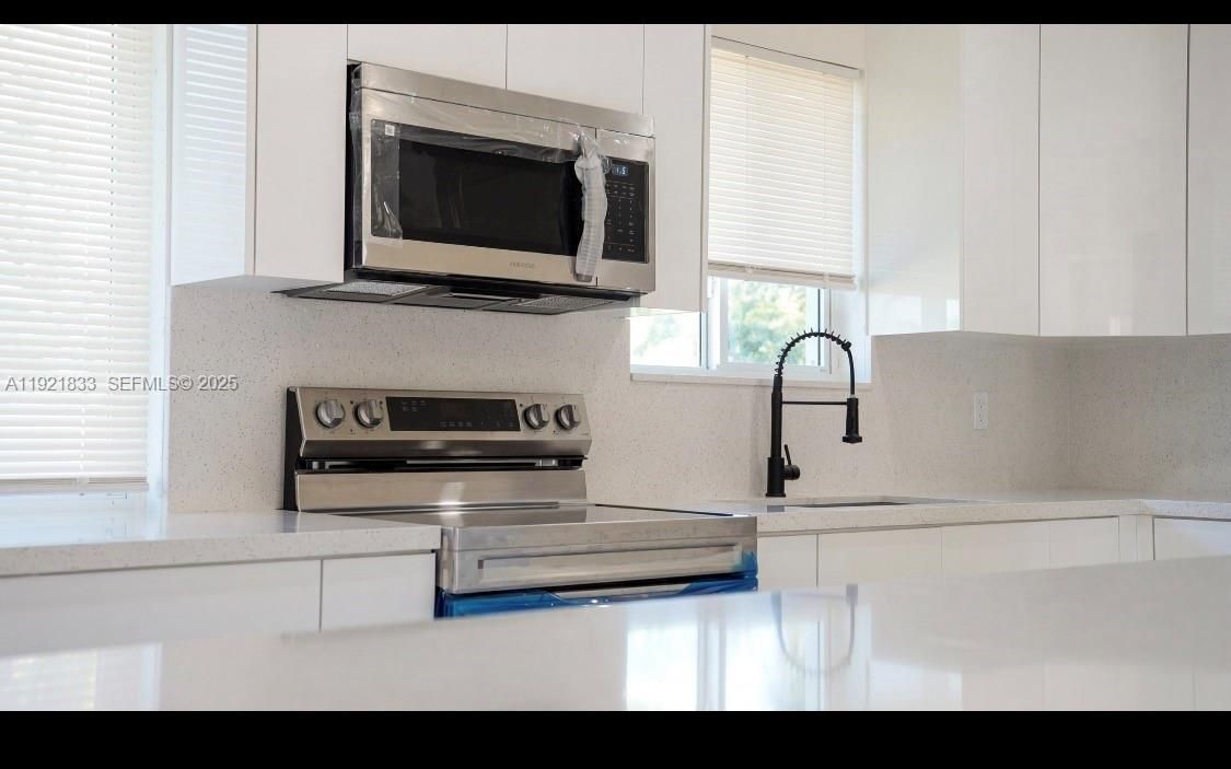 待售: $585,000 (4 贝兹, 2 浴室, 0 平方英尺)