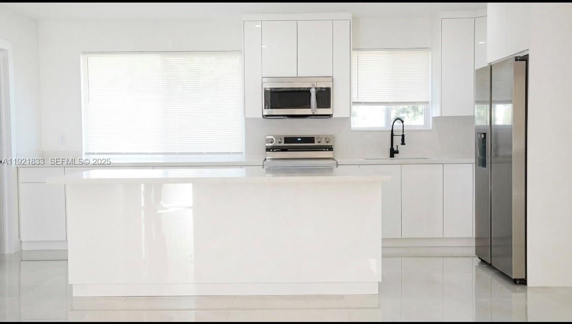 待售: $585,000 (4 贝兹, 2 浴室, 0 平方英尺)