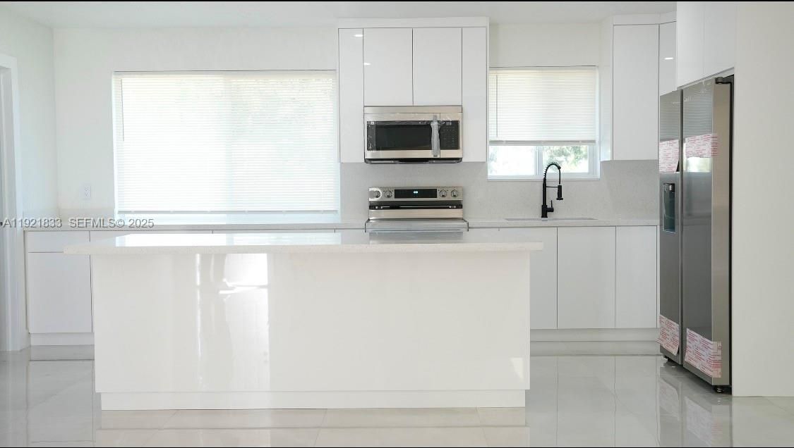 待售: $585,000 (4 贝兹, 2 浴室, 0 平方英尺)