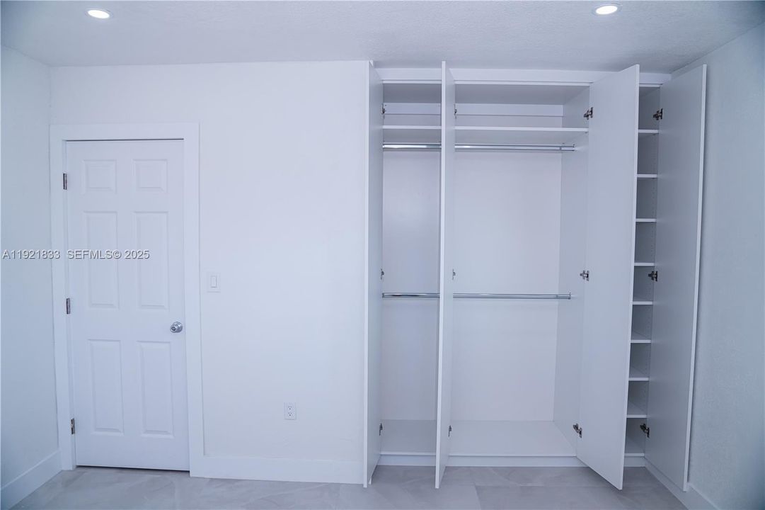 待售: $585,000 (4 贝兹, 2 浴室, 0 平方英尺)