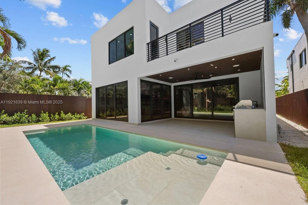 For Sale: $3,195,000 (4 beds, 4 baths, 3804 Square Feet)