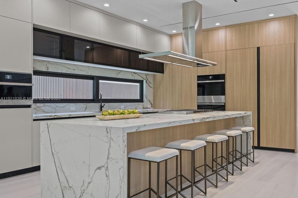 For Sale: $3,195,000 (4 beds, 4 baths, 3804 Square Feet)