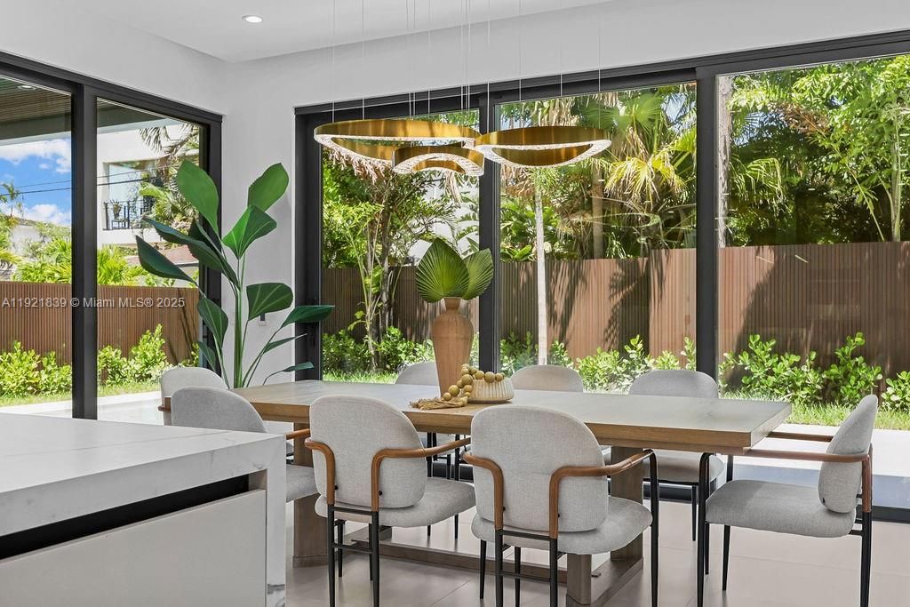 For Sale: $3,195,000 (4 beds, 4 baths, 3804 Square Feet)