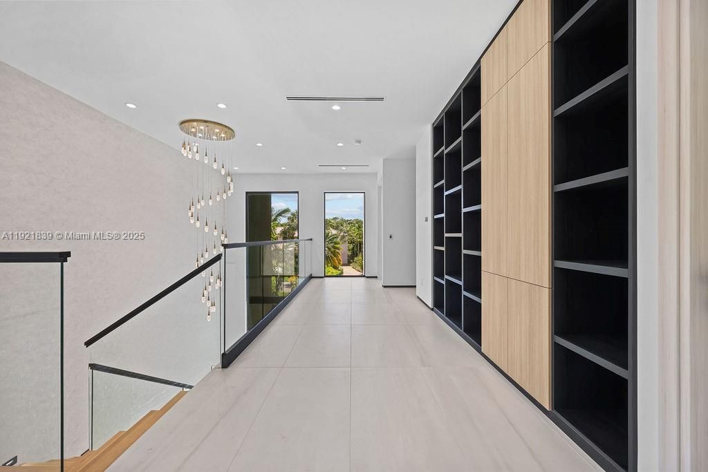 For Sale: $3,195,000 (4 beds, 4 baths, 3804 Square Feet)