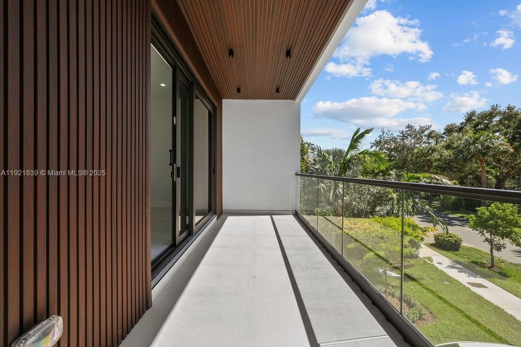 For Sale: $3,195,000 (4 beds, 4 baths, 3804 Square Feet)