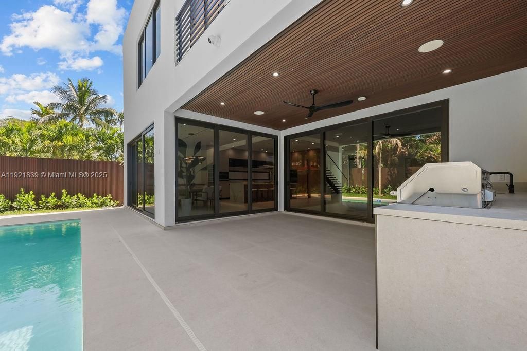 For Sale: $3,195,000 (4 beds, 4 baths, 3804 Square Feet)