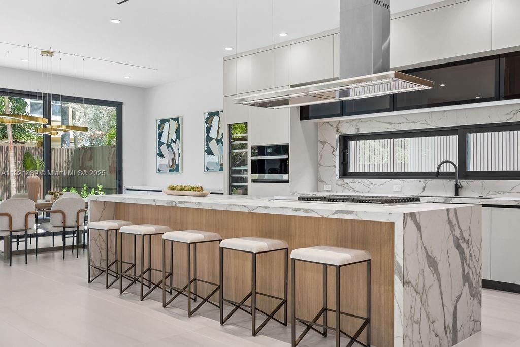 For Sale: $3,195,000 (4 beds, 4 baths, 3804 Square Feet)