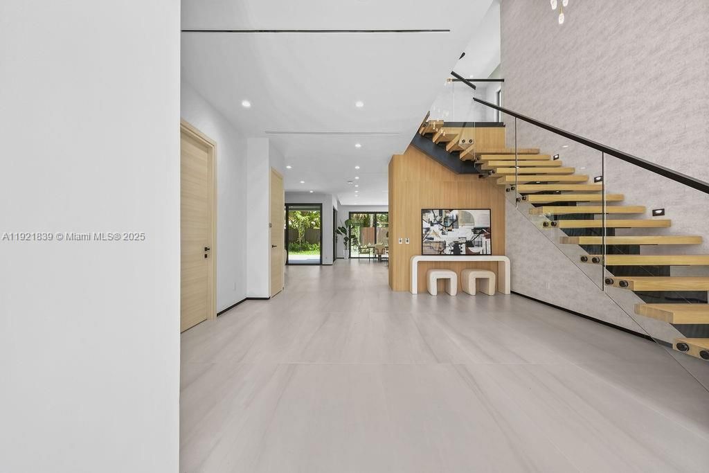 For Sale: $3,195,000 (4 beds, 4 baths, 3804 Square Feet)