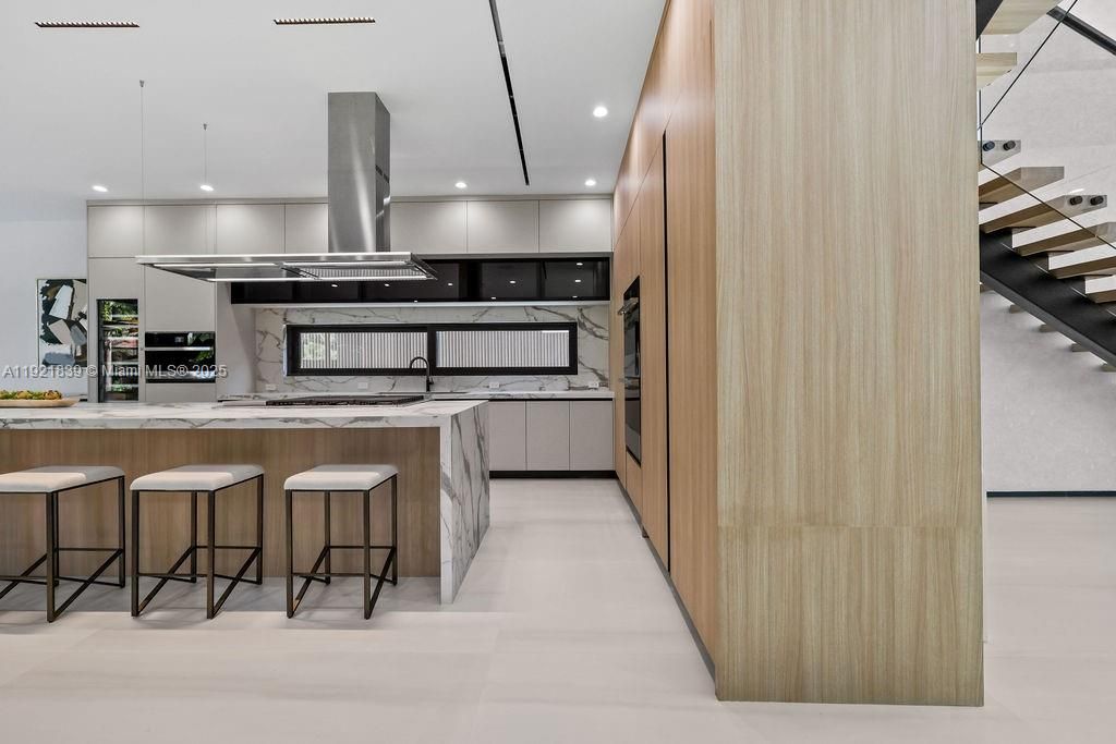 For Sale: $3,195,000 (4 beds, 4 baths, 3804 Square Feet)