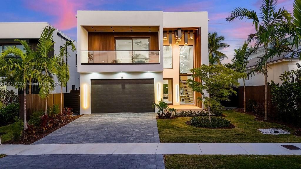 For Sale: $3,195,000 (4 beds, 4 baths, 3804 Square Feet)