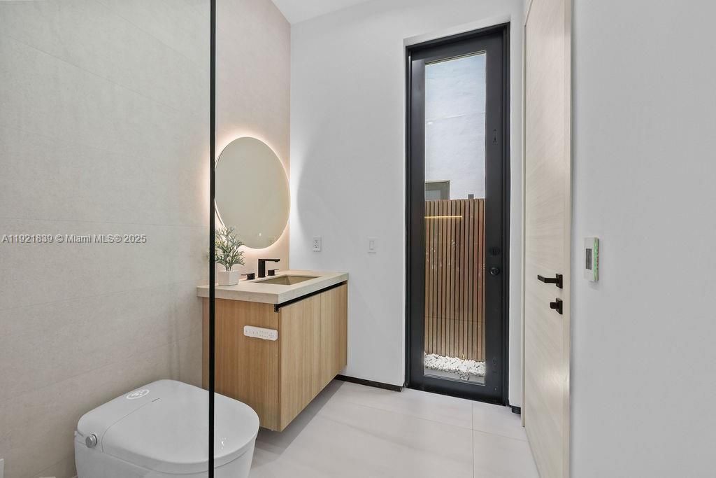 For Sale: $3,195,000 (4 beds, 4 baths, 3804 Square Feet)