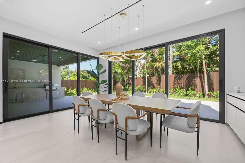 For Sale: $3,195,000 (4 beds, 4 baths, 3804 Square Feet)