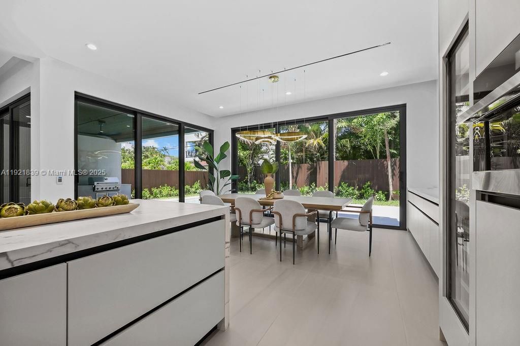 For Sale: $3,195,000 (4 beds, 4 baths, 3804 Square Feet)