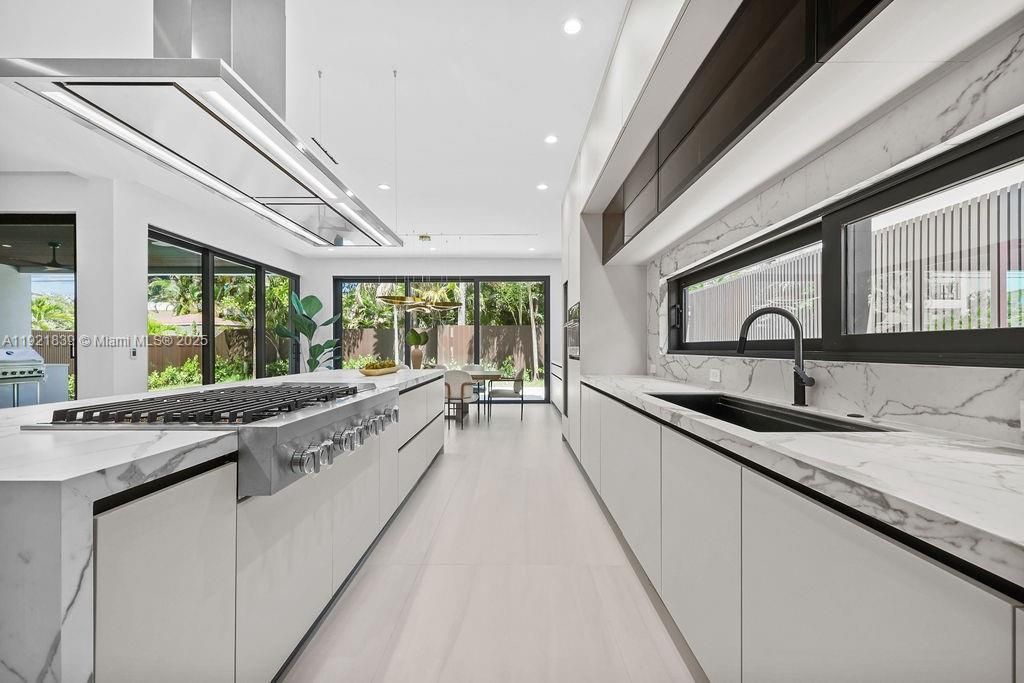 For Sale: $3,195,000 (4 beds, 4 baths, 3804 Square Feet)