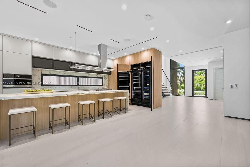 For Sale: $3,195,000 (4 beds, 4 baths, 3804 Square Feet)